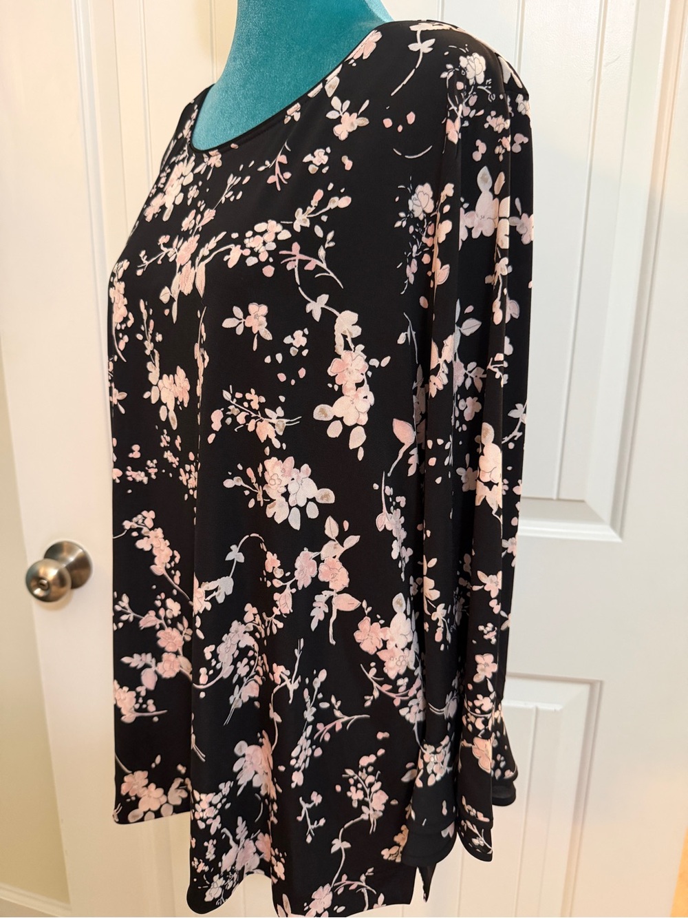 Karl Lagerfeld Black & Pink Blossoms Trumpet Sleeve Yessie Top Blossoms Sz Large